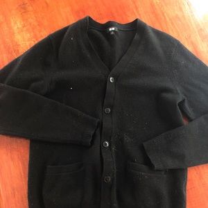 COPY - UNIQLO MEN’s black wool v-neck button down sweater